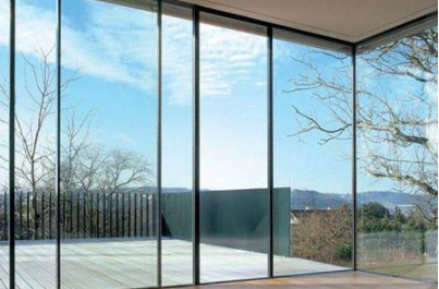 【家具安裝工招聘】在家具的選購安裝中，玻璃和鋼化玻璃有什么不同之處