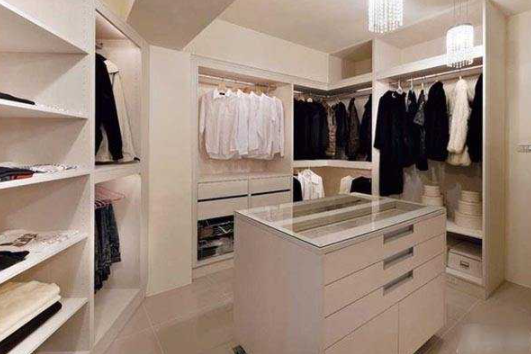 【定做整體衣柜招商】怎么設(shè)計(jì)衣柜來滿足對(duì)空間的需求？