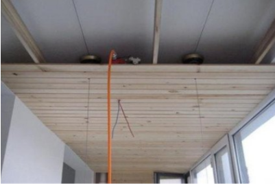 家裝過道吊頂設(shè)計：陽臺安裝有吊頂了還可以安裝晾衣架嗎？